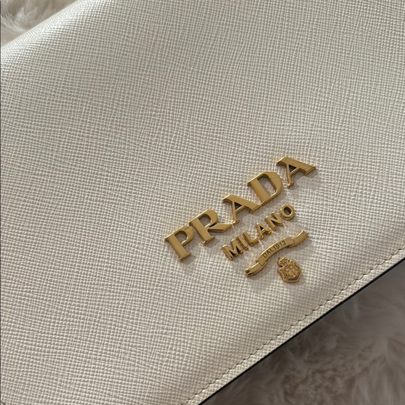 Prada White & Black Saffiano Leather Crossbody & Shoulder Gold Chain Bag - Picture 3 of 10